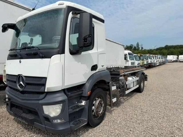Mercedes-Benz Antos 1824 - Umlader- Nebenantrieb - Гаковий мультиліфт вантажівка: фото 1 Mercedes-Benz Antos 1824 - Umlader- Nebenantrieb - Гаковий мультиліфт вантажівка: фото 1