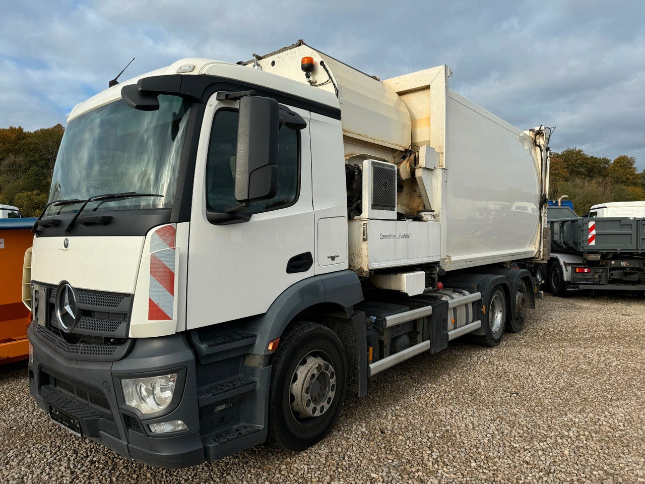 Mercedes-Benz Antos 2533 6x2 Seitenlader Euro 6 Mercedes-Benz Antos 2533 6x2 Seitenlader Euro 6 - Сміттєвози: фото 1 Mercedes-Benz Antos 2533 6x2 Seitenlader Euro 6 Mercedes-Benz Antos 2533 6x2 Seitenlader Euro 6 - Сміттєвози: фото 1
