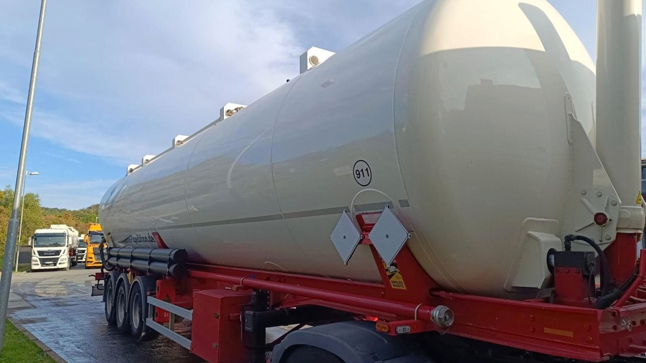 Kässbohrer Kippsilo 60m³ ADR - Напівпричіп цистерна для сипучих вантажів: фото 2 Kässbohrer Kippsilo 60m³ ADR - Напівпричіп цистерна для сипучих вантажів: фото 2