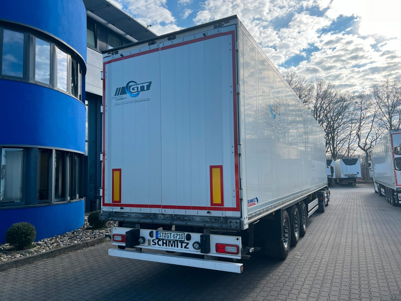 Schmitz Cargobull SKO 24 Isokoffer,Ab KW 46, Miete mögl. - Закритий кузов напівпричіп: фото 2 Schmitz Cargobull SKO 24 Isokoffer,Ab KW 46, Miete mögl. - Закритий кузов напівпричіп: фото 2