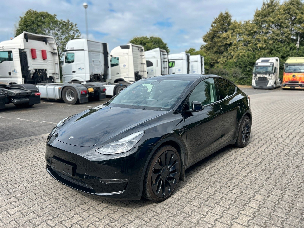 Tesla Model Y Performance Dual AWD - Седан: фото 1 Tesla Model Y Performance Dual AWD - Седан: фото 1