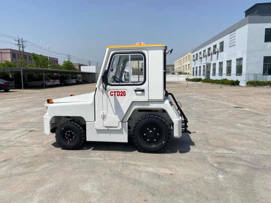 AirBusiness Electric Tractor - Багажний тягач: фото 2 AirBusiness Electric Tractor - Багажний тягач: фото 2