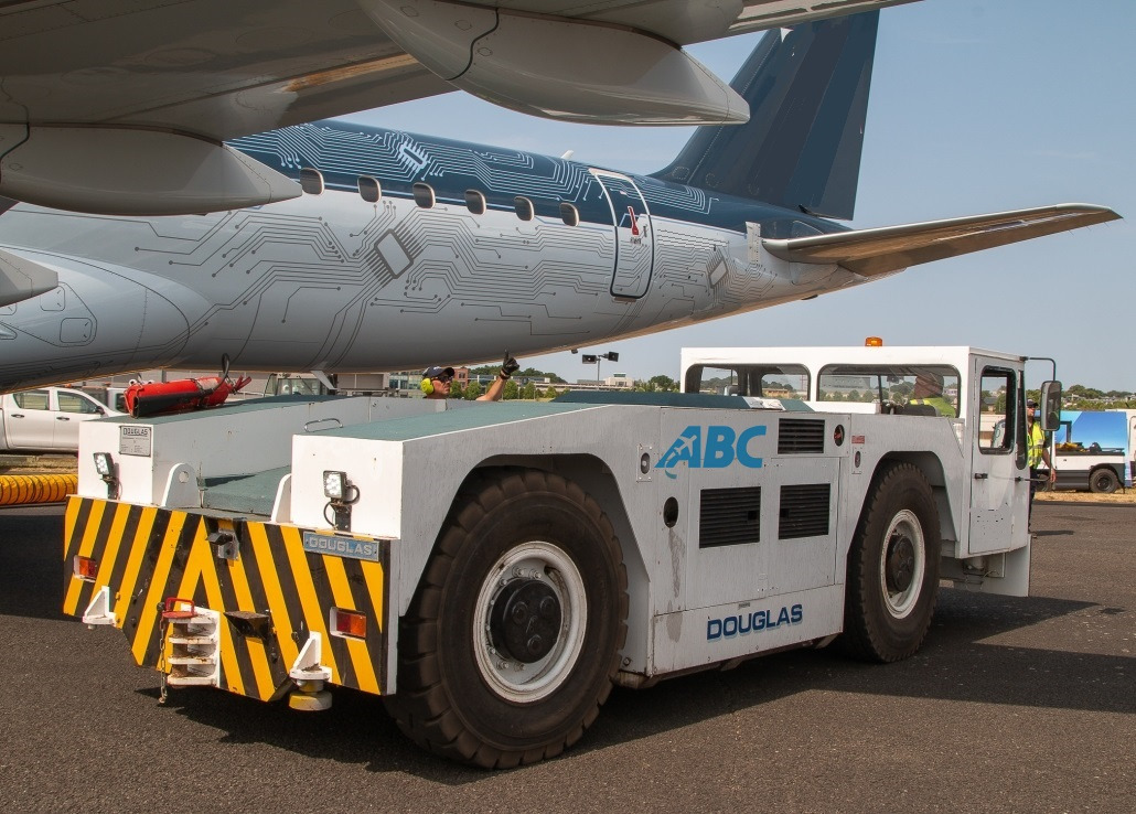Douglas DC4H - Аеродромний тягач: фото 2 Douglas DC4H - Аеродромний тягач: фото 2