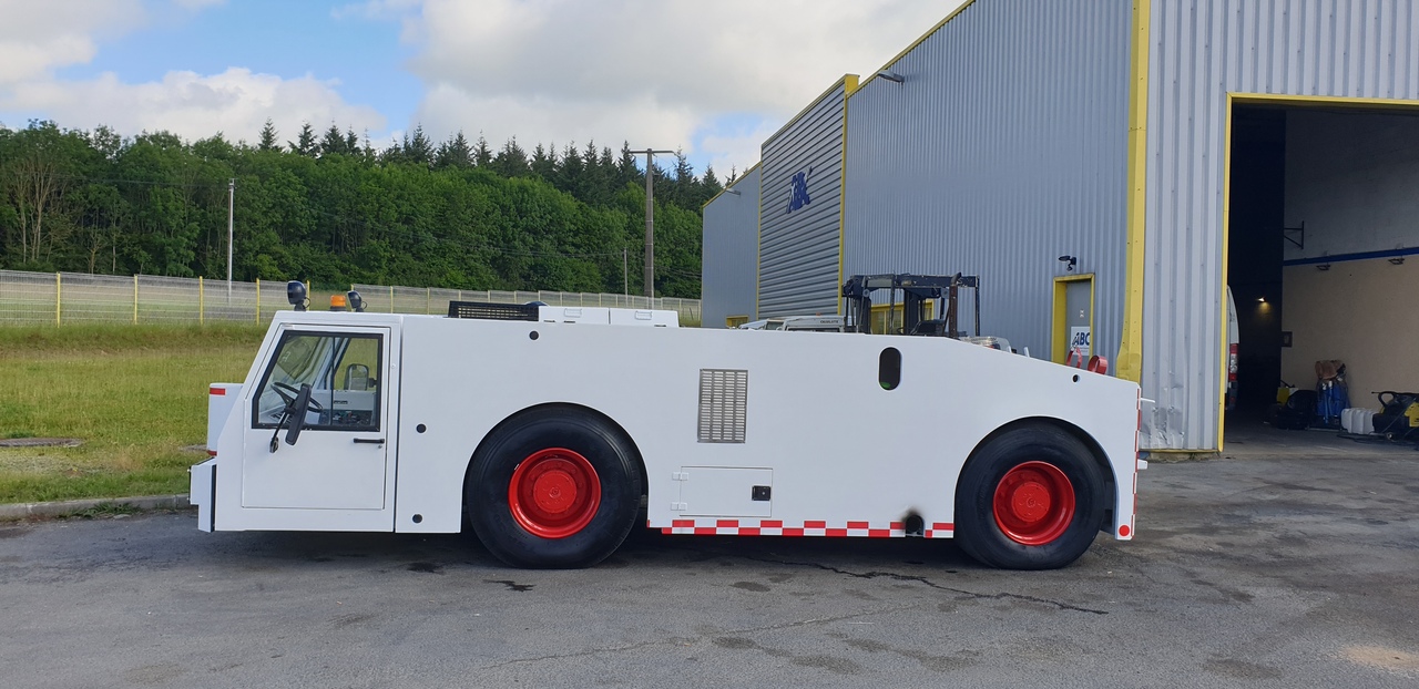 SOVAM K250 - Аеродромний тягач: фото 1 SOVAM K250 - Аеродромний тягач: фото 1