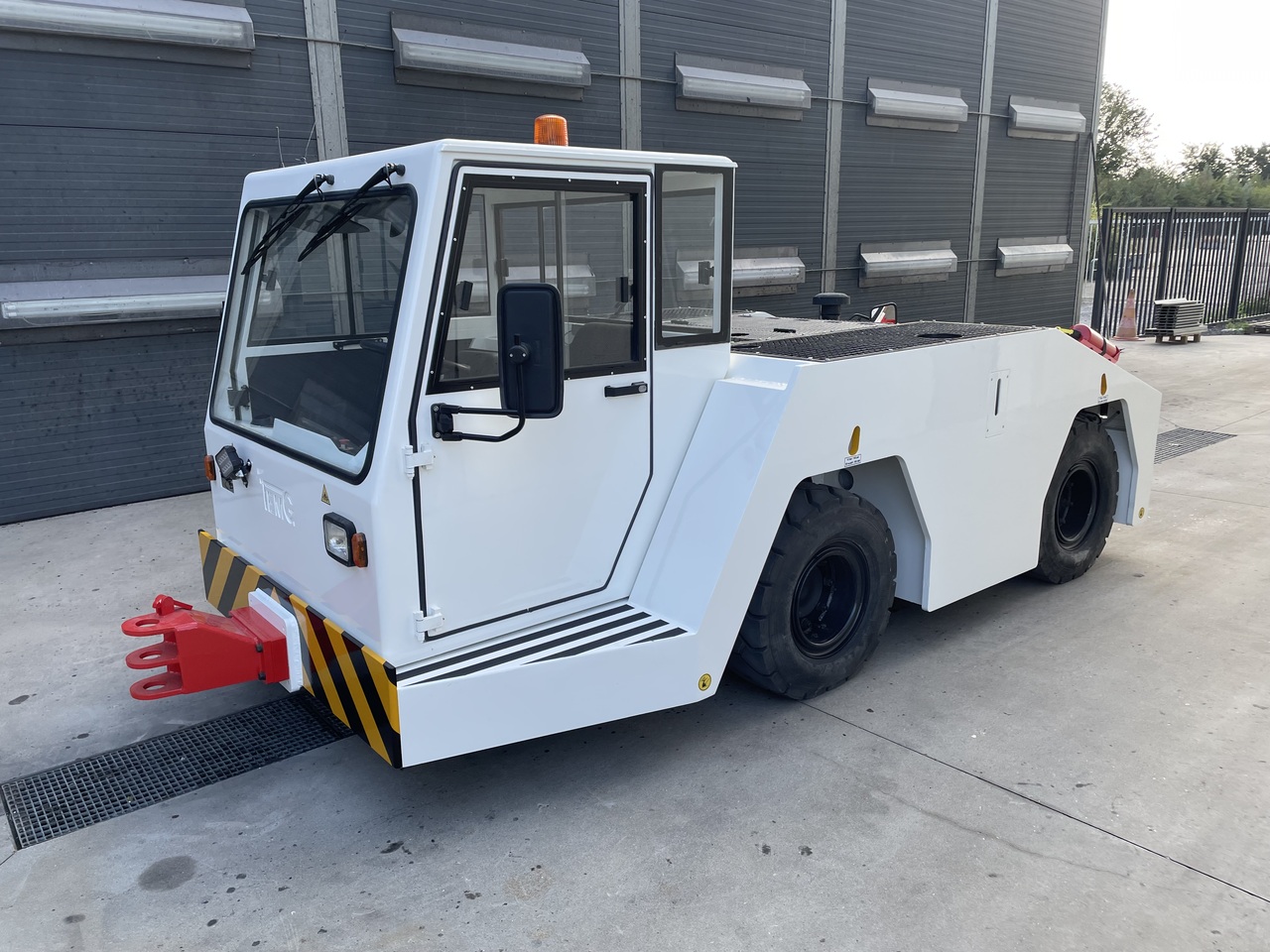 TEMG TG5012 - Аеродромний тягач: фото 1 TEMG TG5012 - Аеродромний тягач: фото 1