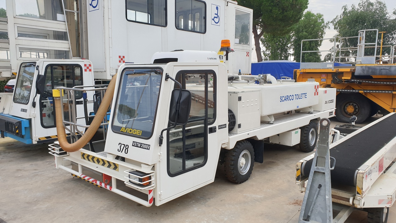Toilet Truck Aviogei VSTM - Машина для обслуговування туалетних відсіків: фото 2 Toilet Truck Aviogei VSTM - Машина для обслуговування туалетних відсіків: фото 2
