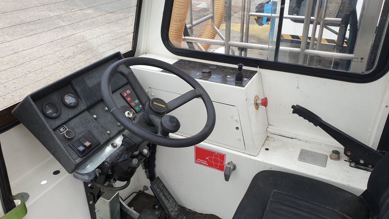 Toilet Truck Aviogei VSTM - Машина для обслуговування туалетних відсіків: фото 3 Toilet Truck Aviogei VSTM - Машина для обслуговування туалетних відсіків: фото 3