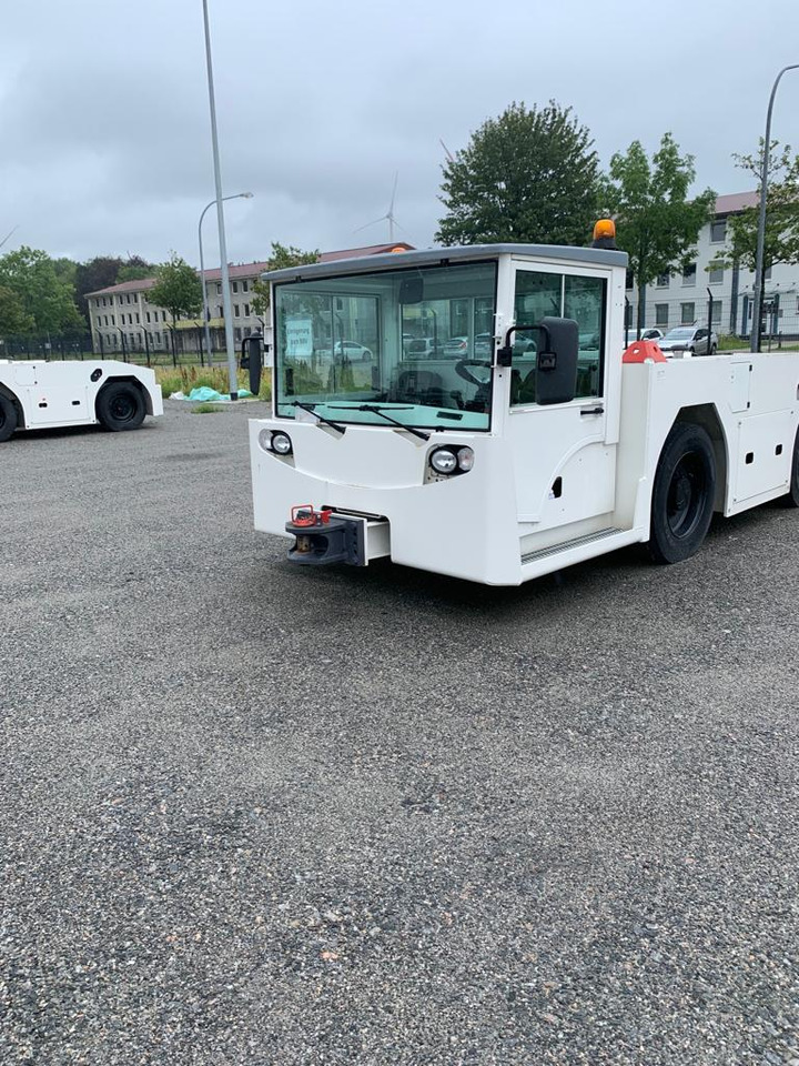 Trepel Challenger 150 - Аеродромний тягач: фото 1 Trepel Challenger 150 - Аеродромний тягач: фото 1