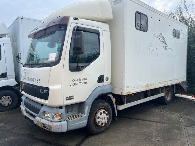 DAF LF 180 FA45.180 LF - Вантажівка з закритим кузовом: фото 1 DAF LF 180 FA45.180 LF - Вантажівка з закритим кузовом: фото 1