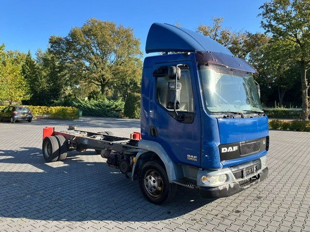 DAF LF 220 FA45.220 LF - Вантажівка шасі: фото 2 DAF LF 220 FA45.220 LF - Вантажівка шасі: фото 2