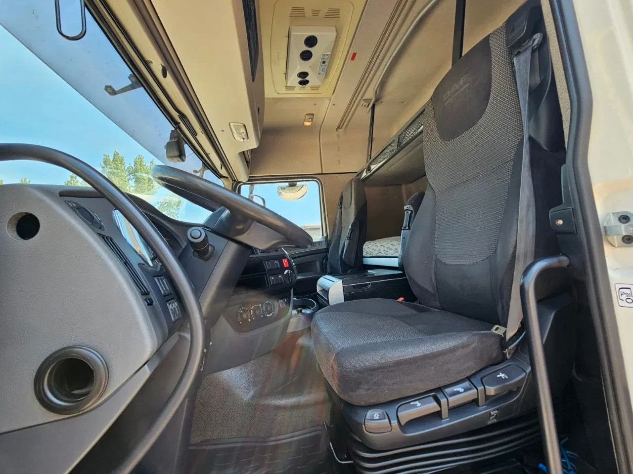 DAF XF 460 Space Cab Standklima 2 units - Тягач: фото 5 DAF XF 460 Space Cab Standklima 2 units - Тягач: фото 5