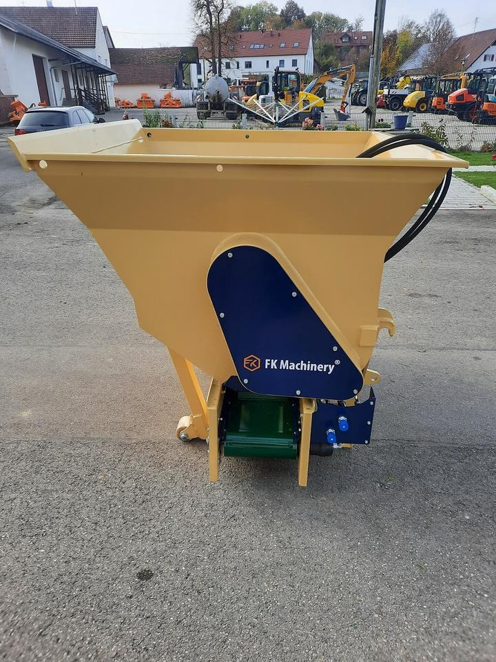 Liegeboxen Einstreugerät Futterverteilgerät Hoflader Radlader Cat - Техніка для тваринництва: фото 1 Liegeboxen Einstreugerät Futterverteilgerät Hoflader Radlader Cat - Техніка для тваринництва: фото 1