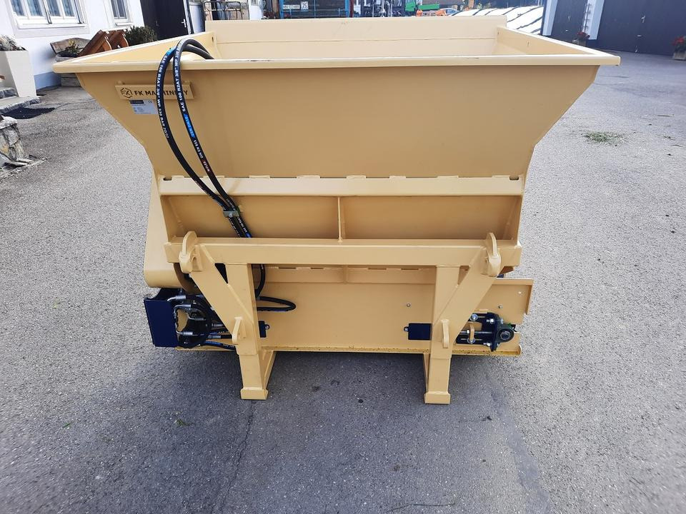 Liegeboxen Einstreugerät Futterverteilgerät Hoflader Radlader Cat - Техніка для тваринництва: фото 2 Liegeboxen Einstreugerät Futterverteilgerät Hoflader Radlader Cat - Техніка для тваринництва: фото 2