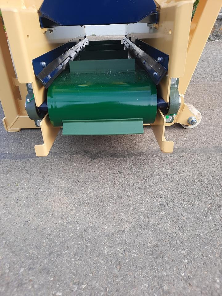 Liegeboxen Einstreugerät Futterverteilgerät Hoflader Radlader Cat - Техніка для тваринництва: фото 5 Liegeboxen Einstreugerät Futterverteilgerät Hoflader Radlader Cat - Техніка для тваринництва: фото 5