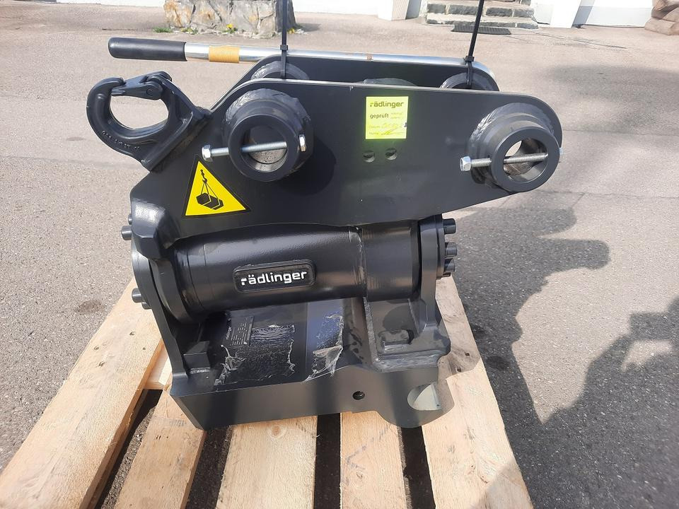 Rädlinger Tilt 5 - 10 to Powertilt Minibagger Schwenkmotor Cat - Тилтротатор в категорії Міні-екскаватори: фото 1 Rädlinger Tilt 5 - 10 to Powertilt Minibagger Schwenkmotor Cat - Тилтротатор в категорії Міні-екскаватори: фото 1