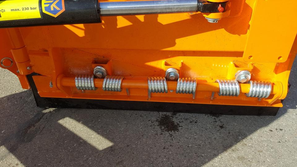 Schneeschild Vario 1,8m Schlepper Radlader Hoflader Euro Fendt - Відвал для снігу: фото 5 Schneeschild Vario 1,8m Schlepper Radlader Hoflader Euro Fendt - Відвал для снігу: фото 5