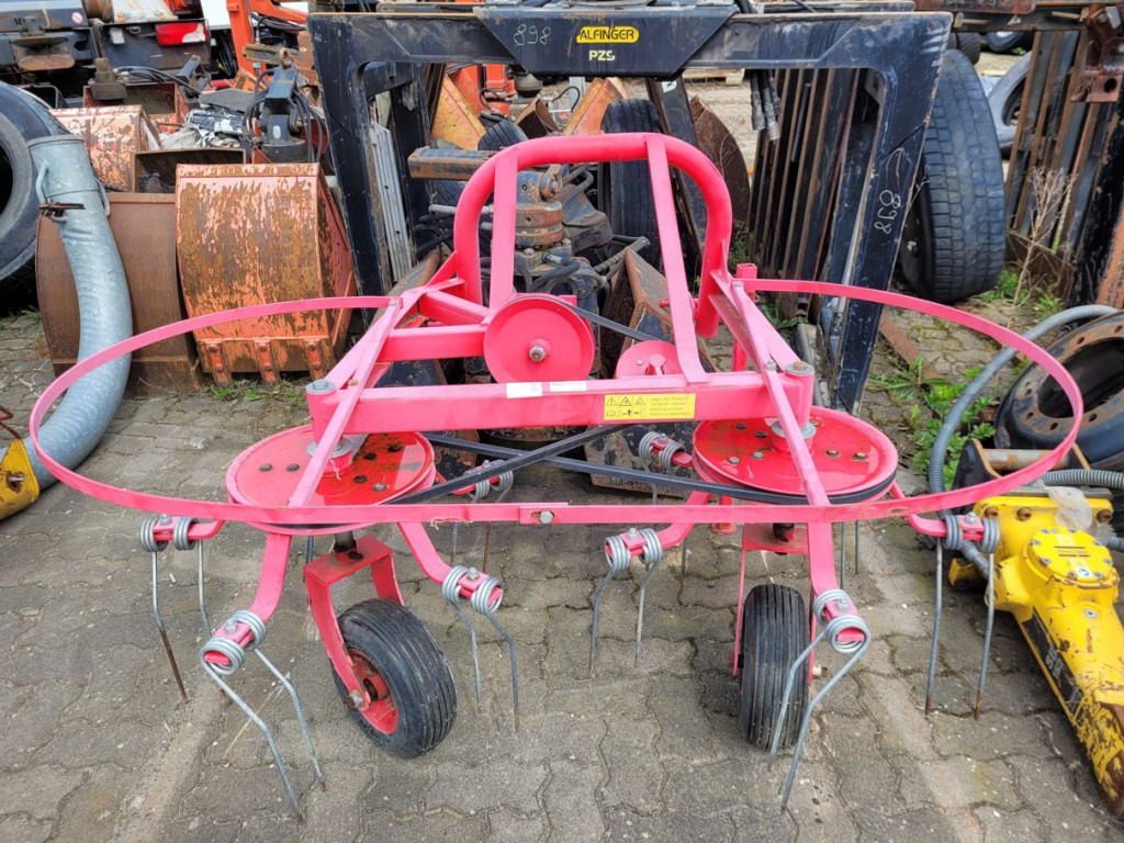 KUBOTA Trecker 1400 Diverse mit Zapfwelle am Heck und Heuwender - Мінітрактор: фото 3 KUBOTA Trecker 1400 Diverse mit Zapfwelle am Heck und Heuwender - Мінітрактор: фото 3