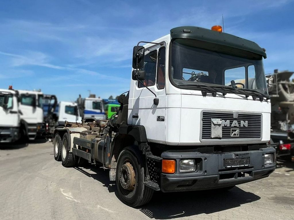MAN F2000 27.342 6x4 Abrollkipper mit Kran - Гаковий мультиліфт вантажівка, Вантажівка з маніпулятором: фото 2 MAN F2000 27.342 6x4 Abrollkipper mit Kran - Гаковий мультиліфт вантажівка, Вантажівка з маніпулятором: фото 2