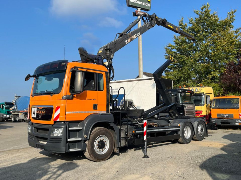 MAN TG-S 26.400 6x4H-2 BL Abrollkipper mit Kran Lift Lenk - Гаковий мультиліфт вантажівка, Вантажівка з маніпулятором: фото 1 MAN TG-S 26.400 6x4H-2 BL Abrollkipper mit Kran Lift Lenk - Гаковий мультиліфт вантажівка, Вантажівка з маніпулятором: фото 1