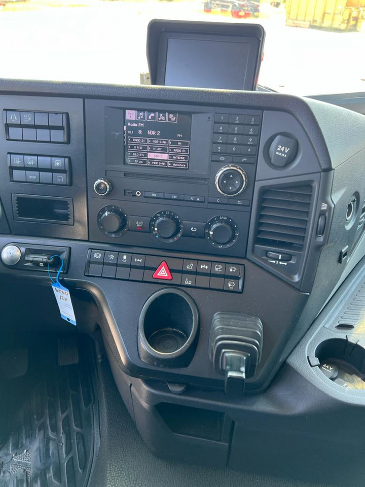 MERCEDES-BENZ Antos 2540 L 6x2 Pritsche LBW Coca Cola - Тентована вантажівка: фото 2 MERCEDES-BENZ Antos 2540 L 6x2 Pritsche LBW Coca Cola - Тентована вантажівка: фото 2