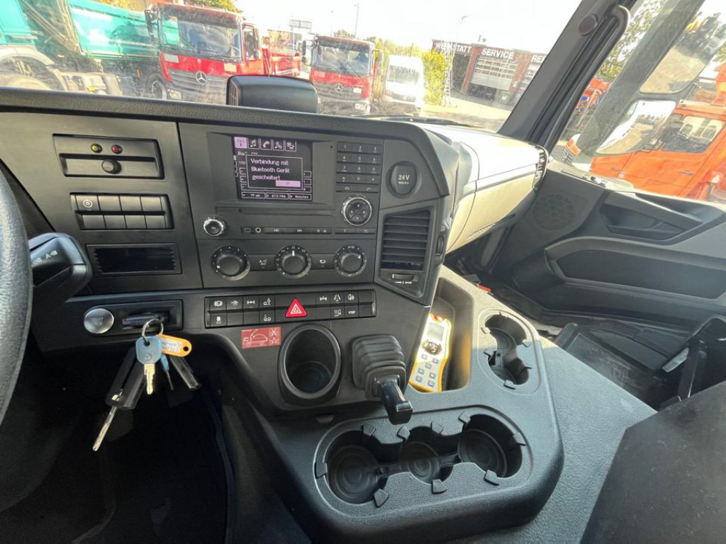 MERCEDES-BENZ Antos 2543 L 6x2 Abrollkipper mit Kran Funk+Greiferst. - Гаковий мультиліфт вантажівка, Вантажівка з маніпулятором: фото 2 MERCEDES-BENZ Antos 2543 L 6x2 Abrollkipper mit Kran Funk+Greiferst. - Гаковий мультиліфт вантажівка, Вантажівка з маніпулятором: фото 2