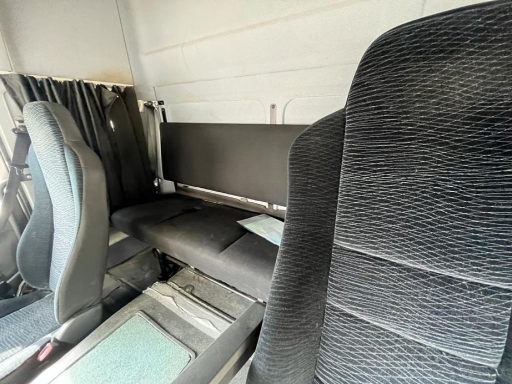 MERCEDES-BENZ Atego 818 L Möbelkoffer LBW Möbelkoffer gr.Fhs+Sitzreihe - Фургон з закритим кузовом: фото 3 MERCEDES-BENZ Atego 818 L Möbelkoffer LBW Möbelkoffer gr.Fhs+Sitzreihe - Фургон з закритим кузовом: фото 3