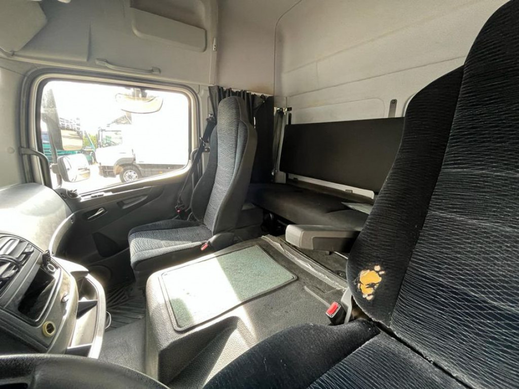 MERCEDES-BENZ Atego 818 L Möbelkoffer LBW Möbelkoffer gr.Fhs+Sitzreihe - Фургон з закритим кузовом: фото 2 MERCEDES-BENZ Atego 818 L Möbelkoffer LBW Möbelkoffer gr.Fhs+Sitzreihe - Фургон з закритим кузовом: фото 2