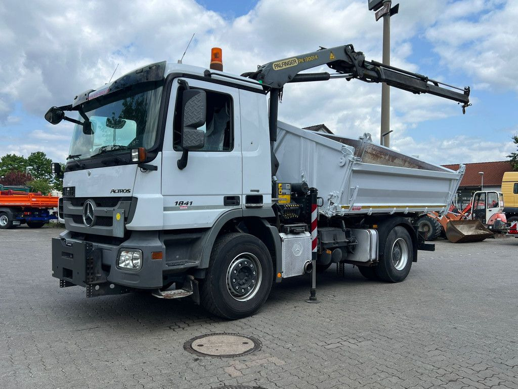 Mercedes-Benz Actros 1841 K 2-Achs Kipper Kran Funk/2xhydr+Gre Mercedes-Benz Actros 1841 K 2-Achs Kipper Kran Funk/2xhydr+Gre - Самоскид вантажівка, Вантажівка з маніпулятором: фото 1 Mercedes-Benz Actros 1841 K 2-Achs Kipper Kran Funk/2xhydr+Gre Mercedes-Benz Actros 1841 K 2-Achs Kipper Kran Funk/2xhydr+Gre - Самоскид вантажівка, Вантажівка з маніпулятором: фото 1