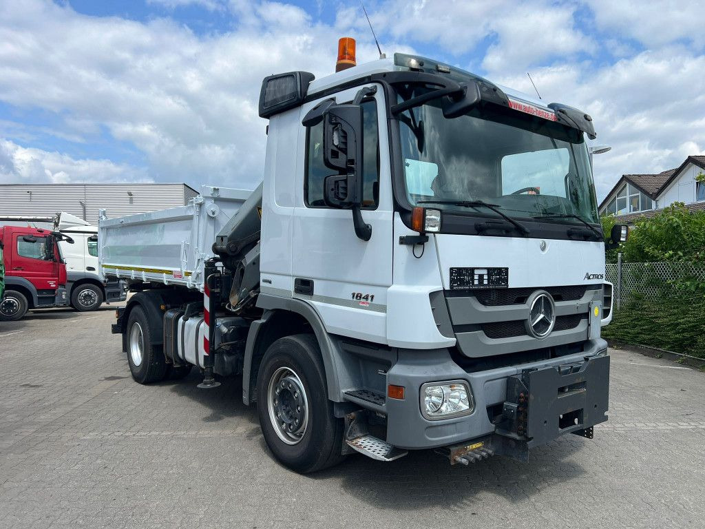 Mercedes-Benz Actros 1841 K 2-Achs Kipper Kran Funk/2xhydr+Gre Mercedes-Benz Actros 1841 K 2-Achs Kipper Kran Funk/2xhydr+Gre - Самоскид вантажівка, Вантажівка з маніпулятором: фото 2 Mercedes-Benz Actros 1841 K 2-Achs Kipper Kran Funk/2xhydr+Gre Mercedes-Benz Actros 1841 K 2-Achs Kipper Kran Funk/2xhydr+Gre - Самоскид вантажівка, Вантажівка з маніпулятором: фото 2