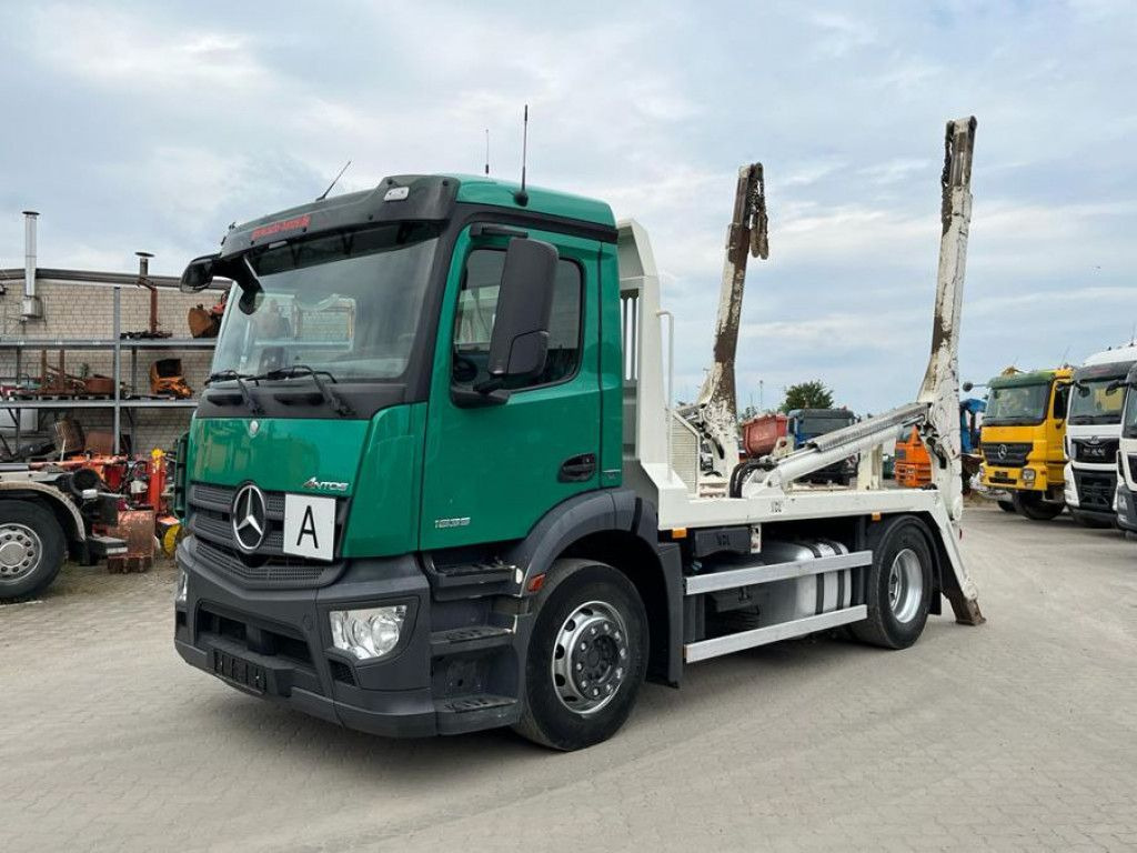 Mercedes-Benz Antos 1835 L 4x2 Absetzkipper VDL, Euro 6 - Скіповий навантажувач вантажівка: фото 1 Mercedes-Benz Antos 1835 L 4x2 Absetzkipper VDL, Euro 6 - Скіповий навантажувач вантажівка: фото 1