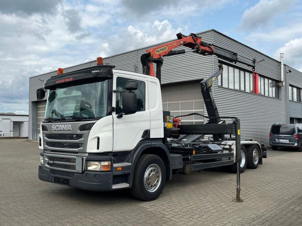 Scania P 360 6x2 Abrollkipper mit Kran Lift/Lenkachse Scania P 360 6x2 Abrollkipper mit Kran Lift/Lenkachse - Гаковий мультиліфт вантажівка, Вантажівка з маніпулятором: фото 1 Scania P 360 6x2 Abrollkipper mit Kran Lift/Lenkachse Scania P 360 6x2 Abrollkipper mit Kran Lift/Lenkachse - Гаковий мультиліфт вантажівка, Вантажівка з маніпулятором: фото 1