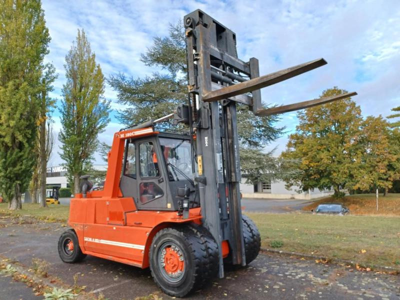Mora M180C - Дизельний навантажувач: фото 2 Mora M180C - Дизельний навантажувач: фото 2