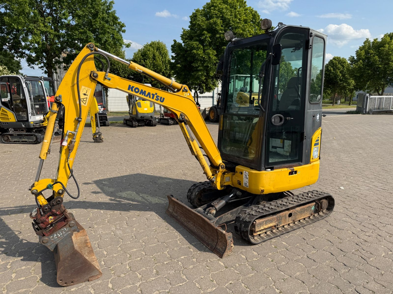 Komatsu PC 16R-3HS, Bj 17, 2210 BH, Tilt mit HS01, GL - Міні-екскаватор: фото 1 Komatsu PC 16R-3HS, Bj 17, 2210 BH, Tilt mit HS01, GL - Міні-екскаватор: фото 1