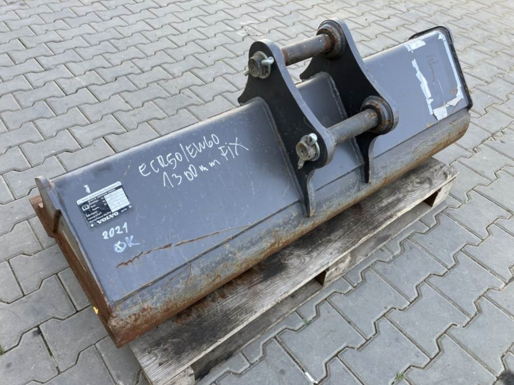 Volvo Böschungslöffel starr - Екскаватор-навантажувач: фото 2 Volvo Böschungslöffel starr - Екскаватор-навантажувач: фото 2