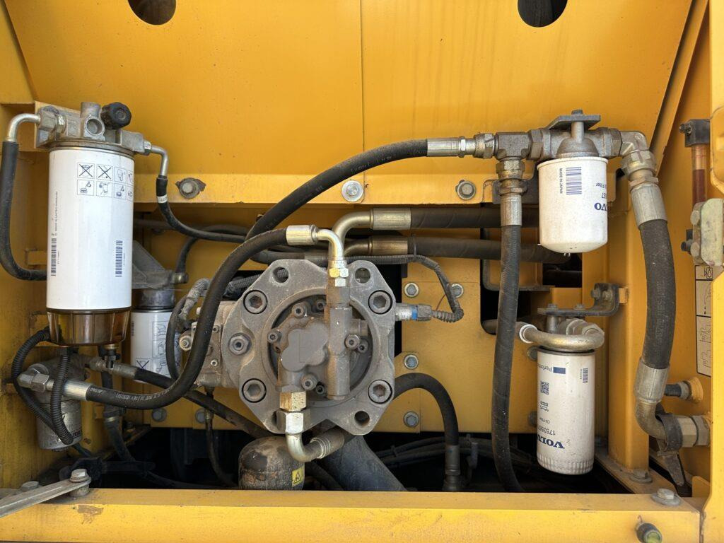 Гусеничний екскаватор Volvo EC220EL: фото 7