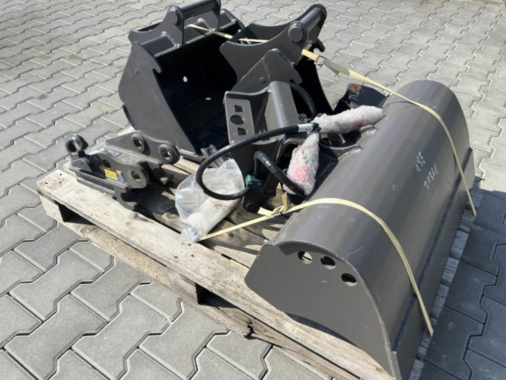 Volvo Löffelset inkl. Schnellwechsler für EC18 - Екскаватор-навантажувач: фото 3 Volvo Löffelset inkl. Schnellwechsler für EC18 - Екскаватор-навантажувач: фото 3