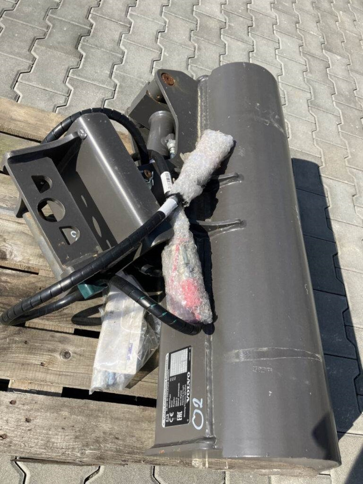 Volvo Löffelset inkl. Schnellwechsler für EC18 - Екскаватор-навантажувач: фото 4 Volvo Löffelset inkl. Schnellwechsler für EC18 - Екскаватор-навантажувач: фото 4