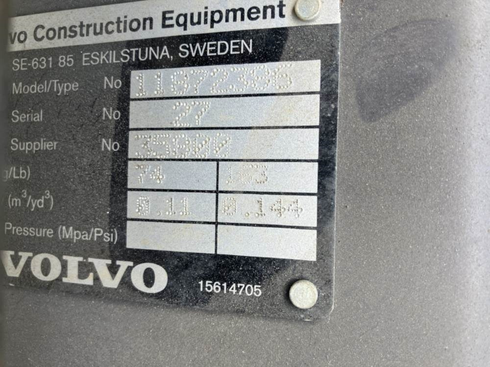 Volvo Tieflöffel mit Zähnen - Festanbau - Екскаватор-навантажувач: фото 4 Volvo Tieflöffel mit Zähnen - Festanbau - Екскаватор-навантажувач: фото 4