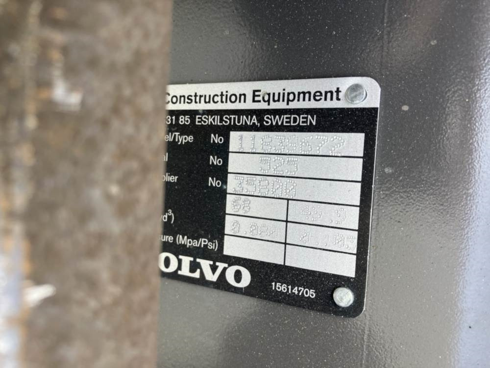 Volvo Tieflöffel mit Zähnen - Festanbau - Екскаватор-навантажувач: фото 3 Volvo Tieflöffel mit Zähnen - Festanbau - Екскаватор-навантажувач: фото 3