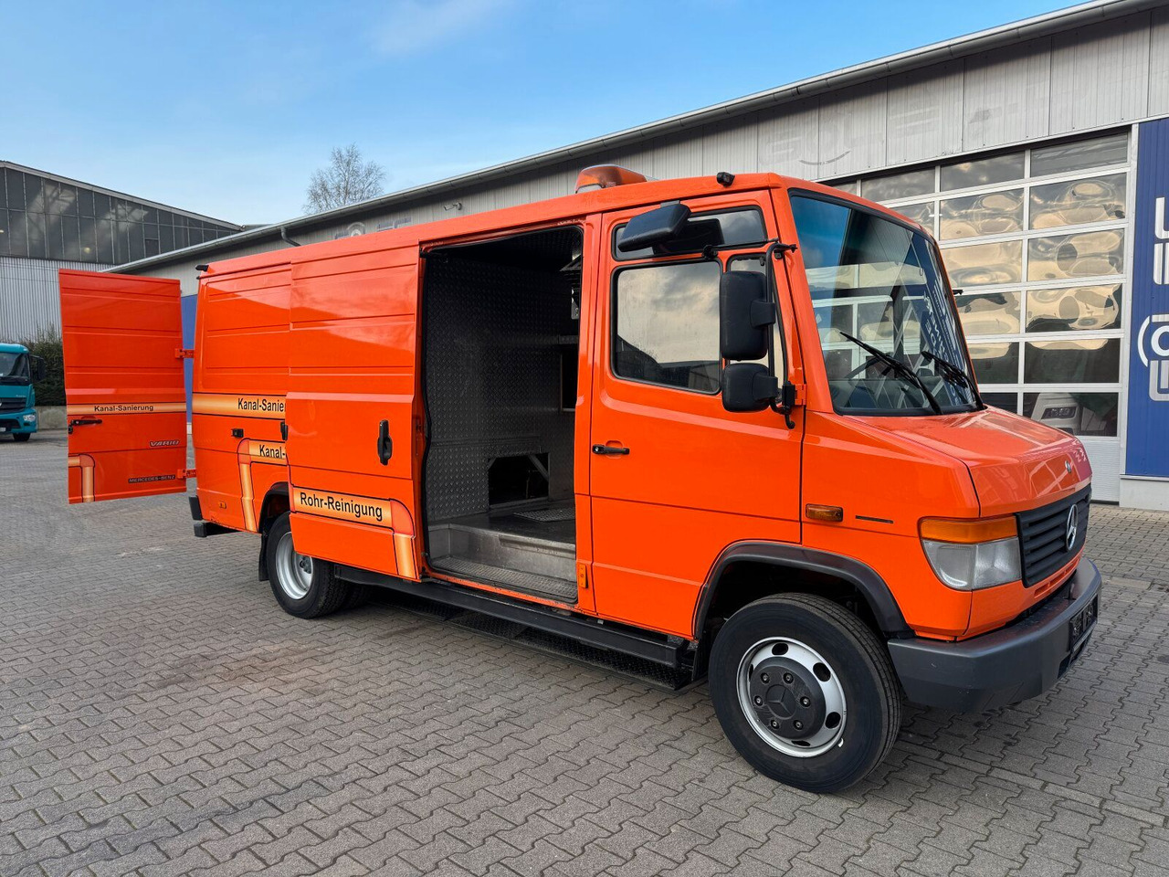 Mercedes-Benz Vario 818D Kanalreiniger Rockstroh Drain Jet 100 - Комунальна/ Спеціальна техніка, Комерційний автомобіль: фото 2 Mercedes-Benz Vario 818D Kanalreiniger Rockstroh Drain Jet 100 - Комунальна/ Спеціальна техніка, Комерційний автомобіль: фото 2