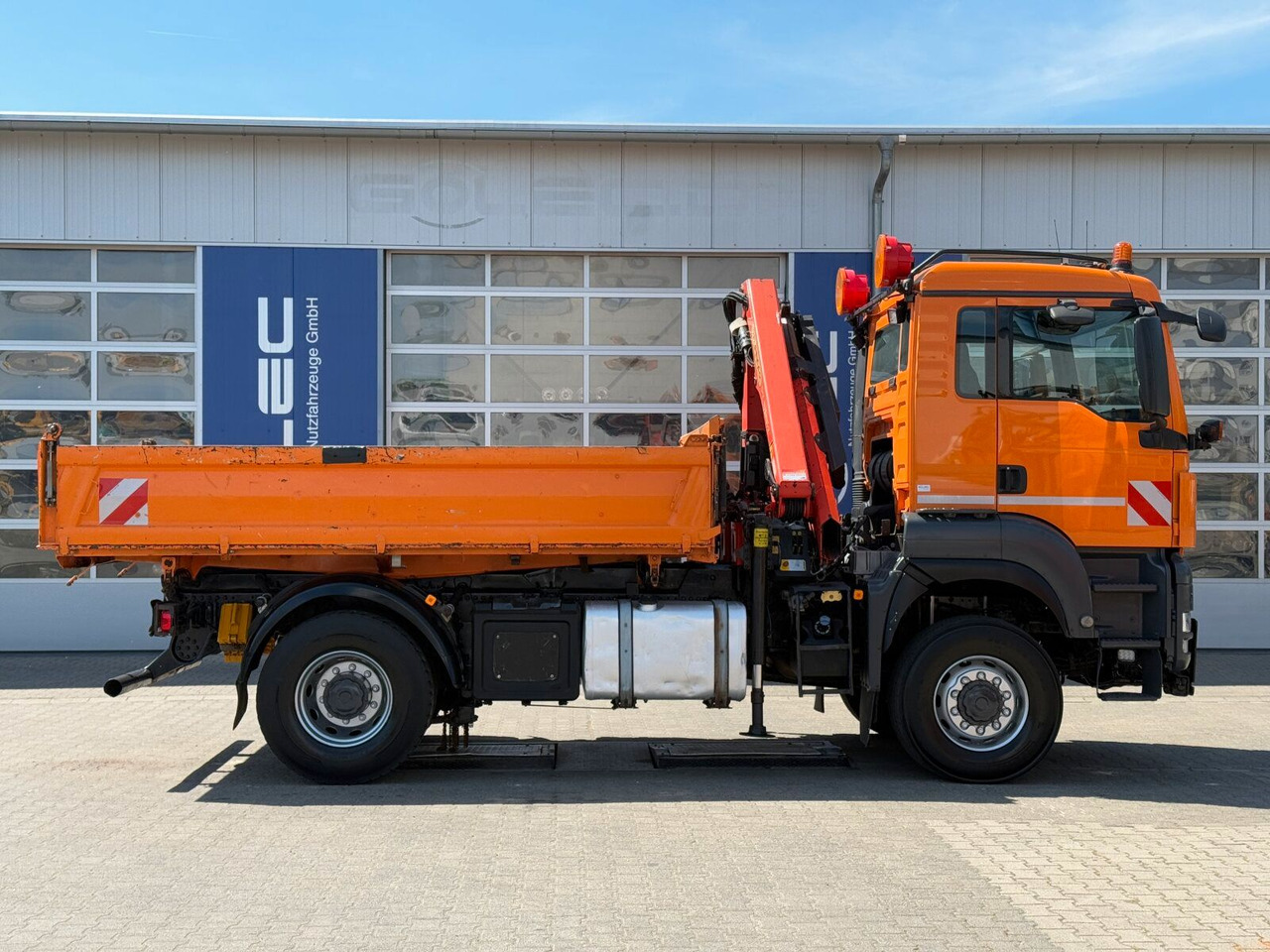 MAN TGA 18.360 4x4 Kipper Kran PALFINGER Winterd. - Вантажівка з маніпулятором: фото 2 MAN TGA 18.360 4x4 Kipper Kran PALFINGER Winterd. - Вантажівка з маніпулятором: фото 2
