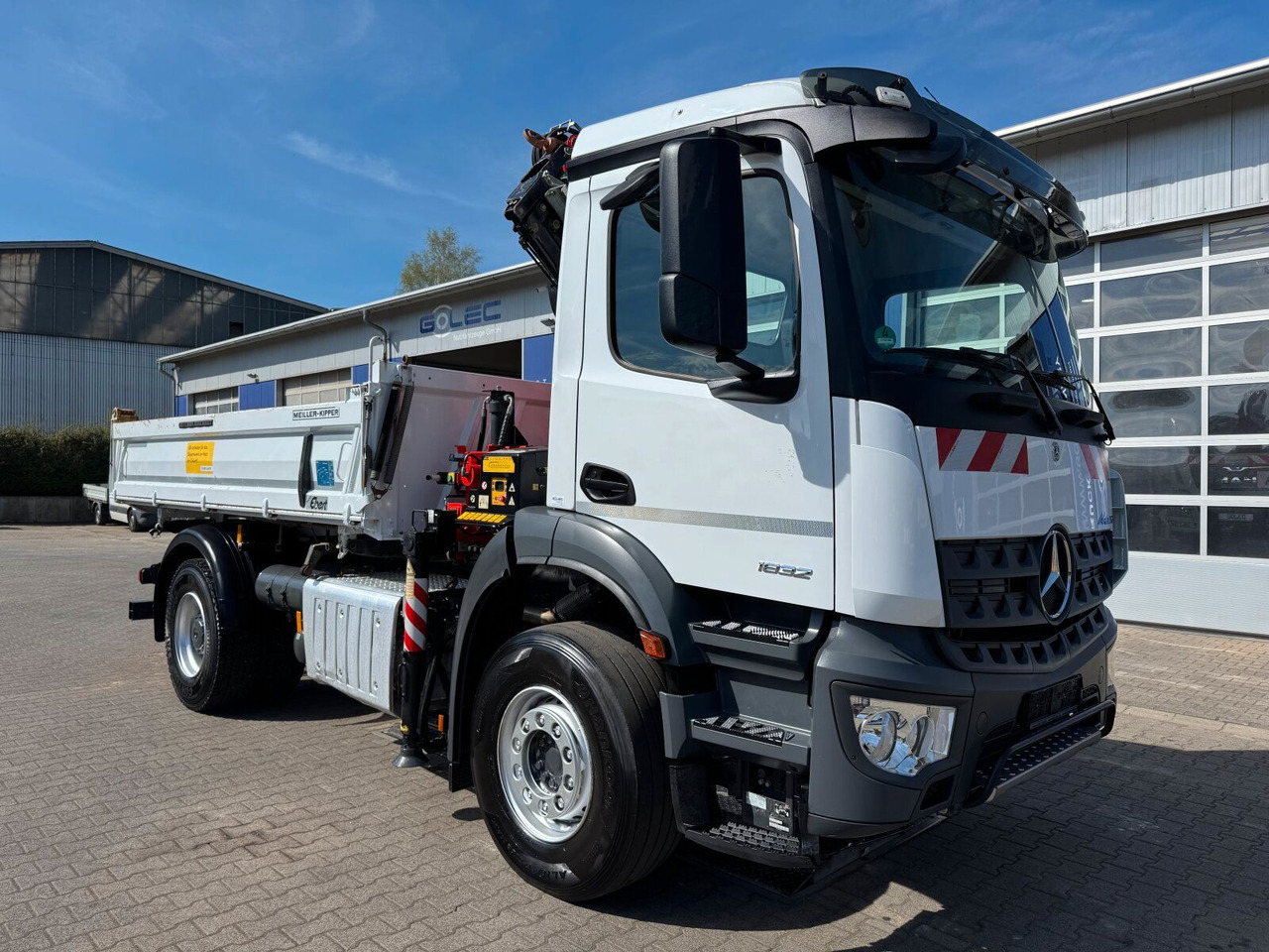 Mercedes-Benz AROCS 1832 4x2 Euro 6 Kipper Kran FASSI F120FB - Самоскид вантажівка, Вантажівка з маніпулятором: фото 1 Mercedes-Benz AROCS 1832 4x2 Euro 6 Kipper Kran FASSI F120FB - Самоскид вантажівка, Вантажівка з маніпулятором: фото 1