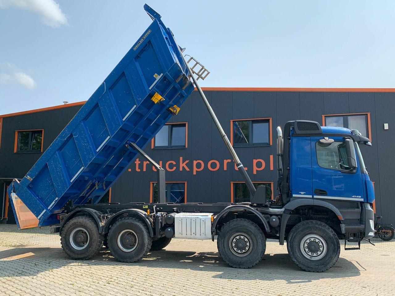 Mercedes-Benz AROCS 4145 8x8 EURO6 Muldenkipper TOP! - Самоскид вантажівка: фото 4 Mercedes-Benz AROCS 4145 8x8 EURO6 Muldenkipper TOP! - Самоскид вантажівка: фото 4