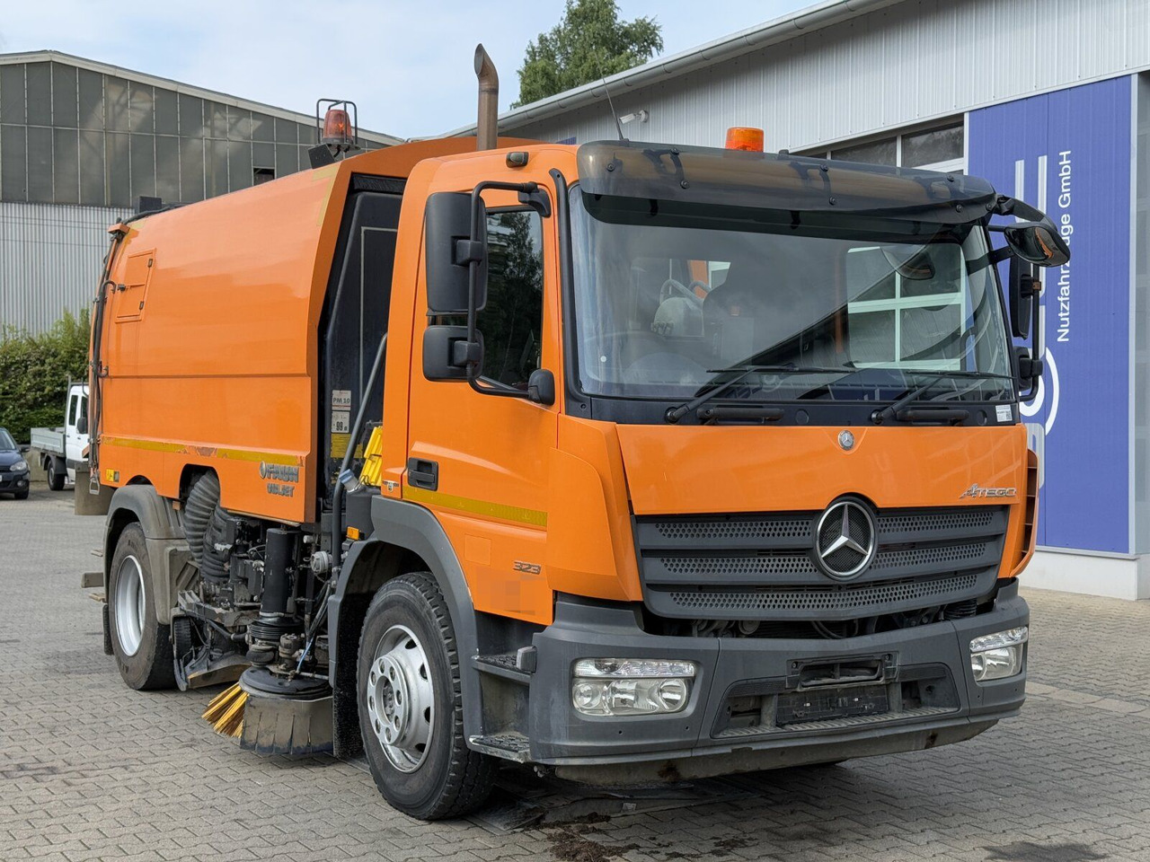 Mercedes-Benz ATEGO 1323 4x2 Kehrmaschine FAUN Viajet 6R/H - Підмітально-прибиральна машина: фото 1 Mercedes-Benz ATEGO 1323 4x2 Kehrmaschine FAUN Viajet 6R/H - Підмітально-прибиральна машина: фото 1