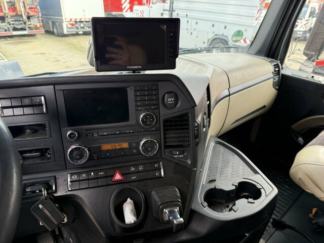 Mercedes-Benz Actros 4x2 Pritsche Plane Laderampe + Anhänger - Тентована вантажівка: фото 3 Mercedes-Benz Actros 4x2 Pritsche Plane Laderampe + Anhänger - Тентована вантажівка: фото 3