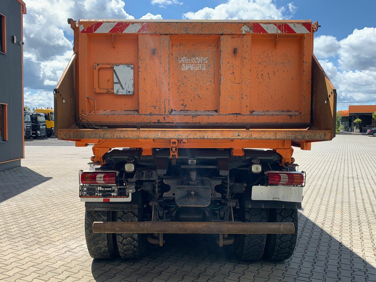 Mercedes-Benz Arocs 3243 8x4 Dreiseitenkipper mit Bordmatik - Самоскид вантажівка: фото 4 Mercedes-Benz Arocs 3243 8x4 Dreiseitenkipper mit Bordmatik - Самоскид вантажівка: фото 4