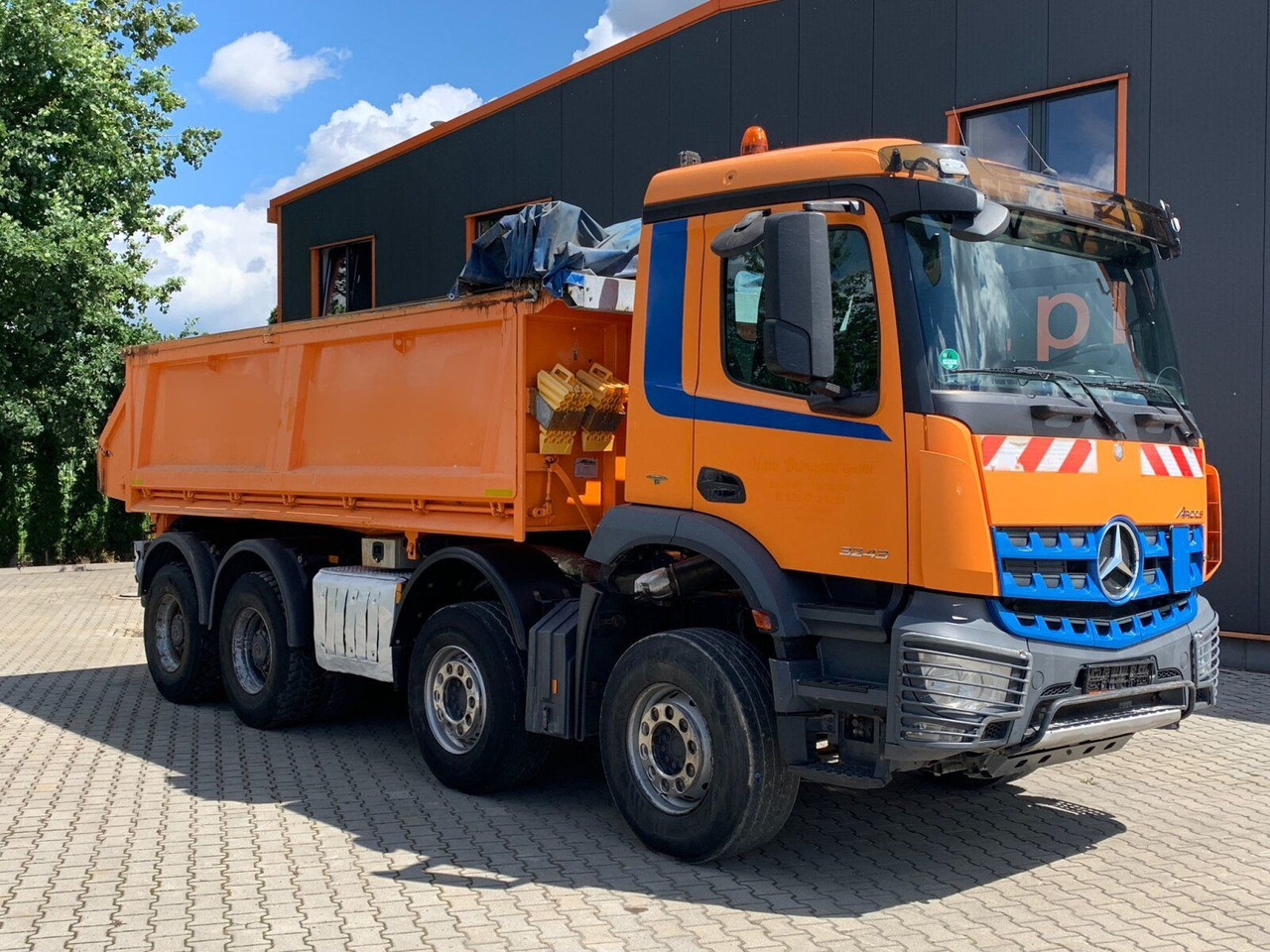 Mercedes-Benz Arocs 3243 8x4 Dreiseitenkipper mit Bordmatik - Самоскид вантажівка: фото 1 Mercedes-Benz Arocs 3243 8x4 Dreiseitenkipper mit Bordmatik - Самоскид вантажівка: фото 1