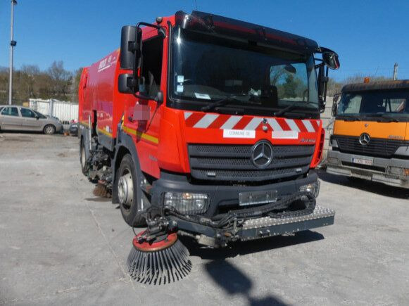 Mercedes-Benz Atego 1324 4x2 Kehrmaschine BROCK HD Anlage - Підмітально-прибиральна машина: фото 1 Mercedes-Benz Atego 1324 4x2 Kehrmaschine BROCK HD Anlage - Підмітально-прибиральна машина: фото 1