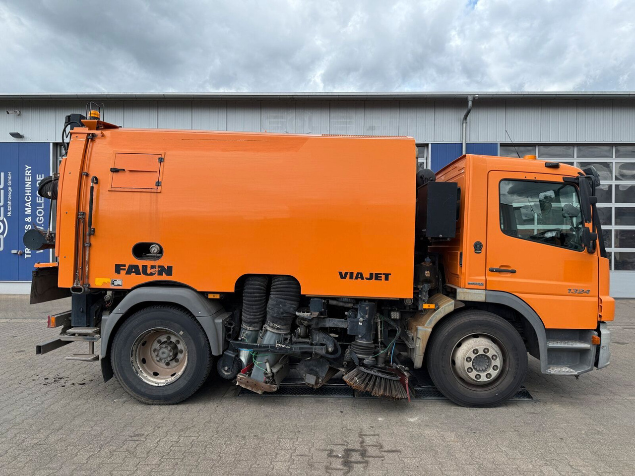 Mercedes-Benz Atego 1324 4x2 Kehrmaschine Viajet 6R/L - Підмітально-прибиральна машина: фото 2 Mercedes-Benz Atego 1324 4x2 Kehrmaschine Viajet 6R/L - Підмітально-прибиральна машина: фото 2