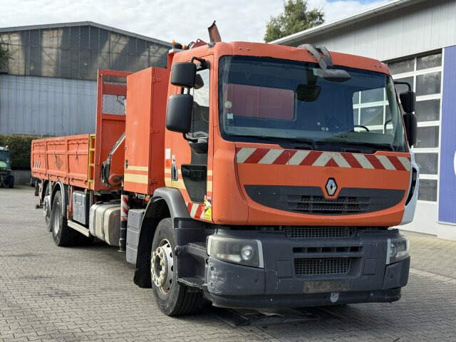Renault Premium Lander Pritsche mit Kran FASSI - Вантажівка з маніпулятором, Бортова вантажівка/ Платформа: фото 1 Renault Premium Lander Pritsche mit Kran FASSI - Вантажівка з маніпулятором, Бортова вантажівка/ Платформа: фото 1